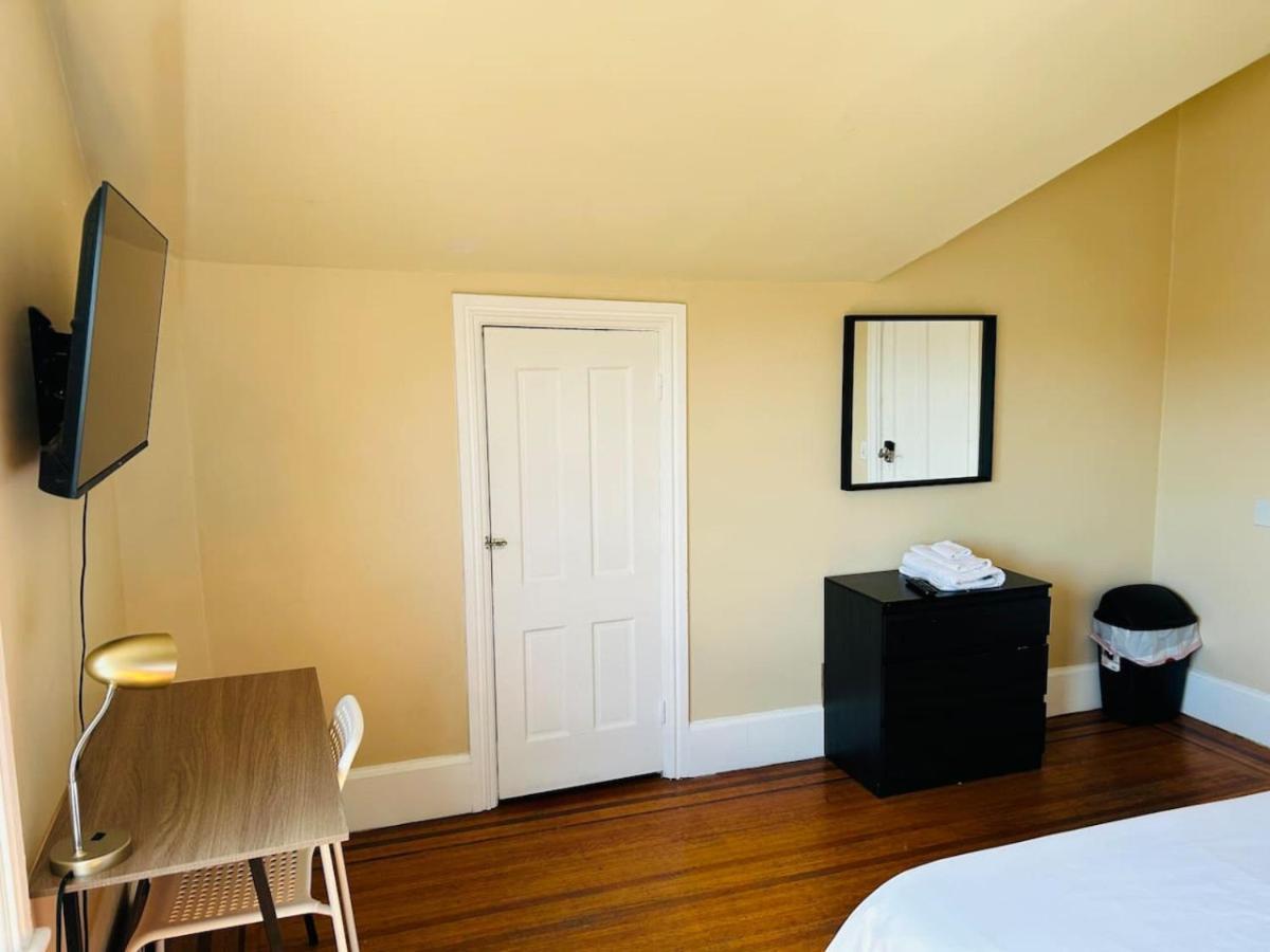 Sunny Spacious Room In Federal Hill, Downtown With Shared Bathroom And Kitchen Providence Exterior photo