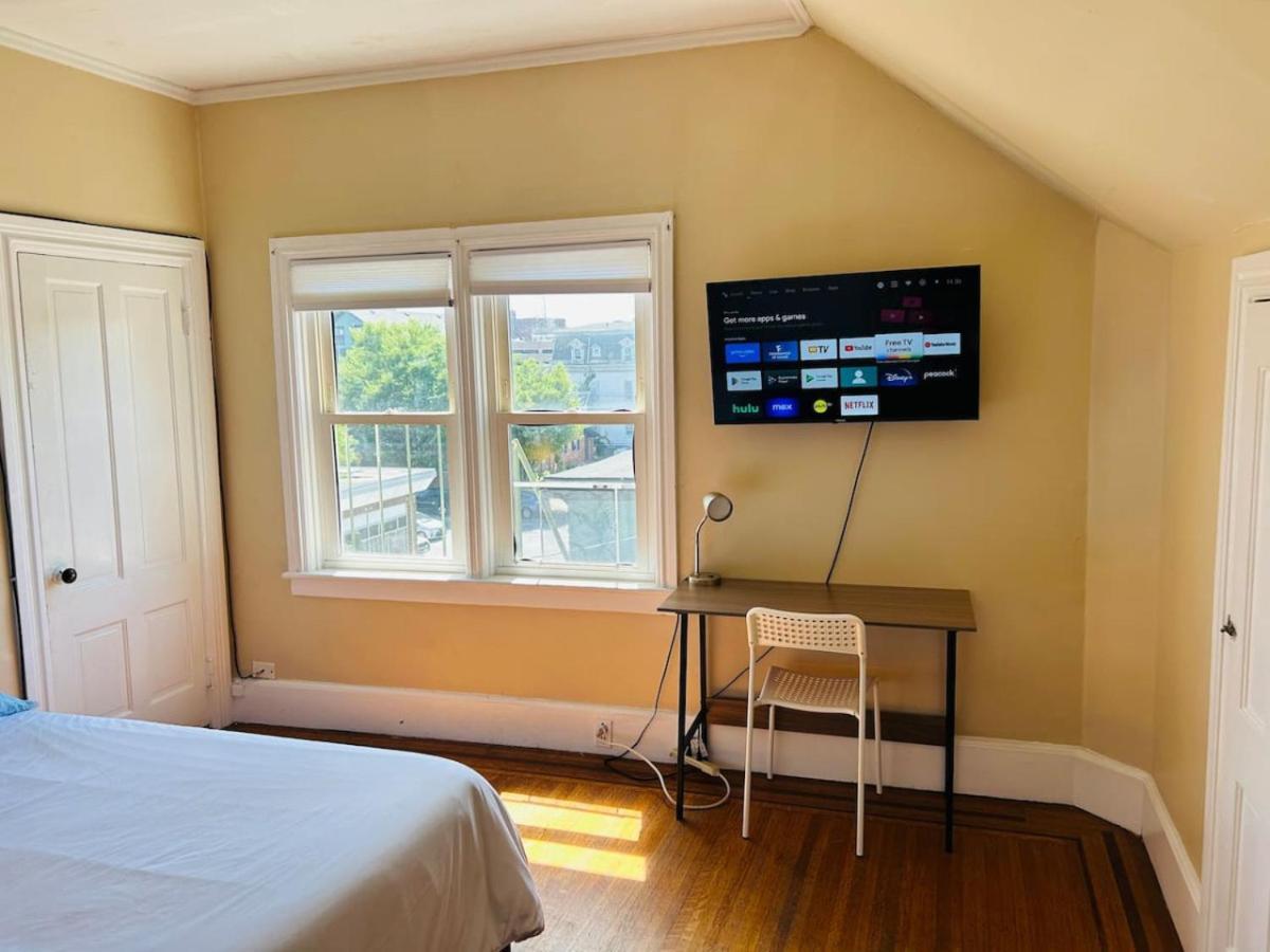 Sunny Spacious Room In Federal Hill, Downtown With Shared Bathroom And Kitchen Providence Exterior photo